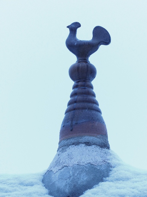 Le coq-épi de faîtage veille sur tout ce monde